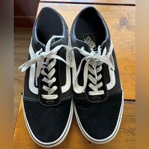 Size 10 women’s suede vans . Worn 2 times